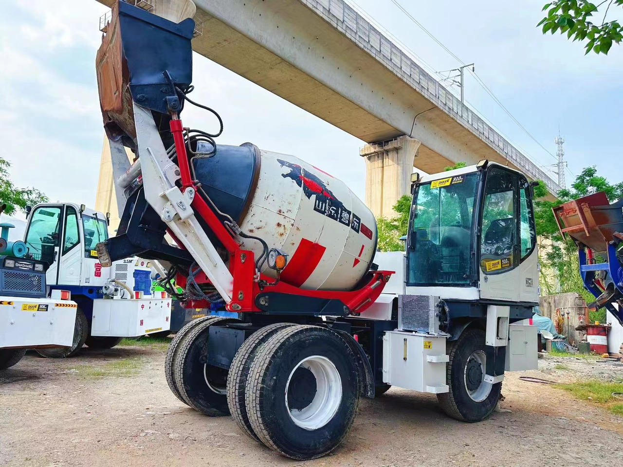 DEYI 2 cubic concrete mixer - Autobetoonisegisti: pilt 4 DEYI 2 cubic concrete mixer - Autobetoonisegisti: pilt 4