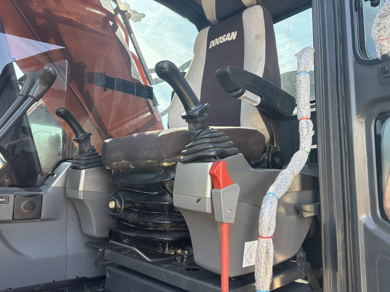 DOOSAN Korea imports doosan DX225 - Lintekskavaator: pilt 5 DOOSAN Korea imports doosan DX225 - Lintekskavaator: pilt 5
