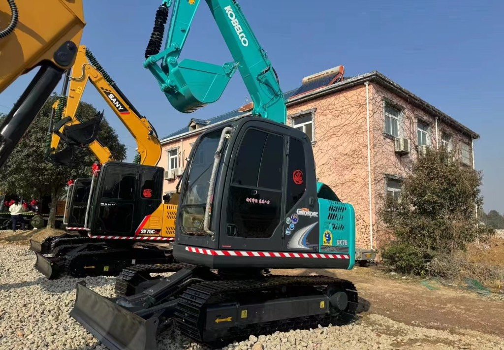 Kobelco SK 75 KOBELCO SK75-8 - Miniekskavaator: pilt 1 Kobelco SK 75 KOBELCO SK75-8 - Miniekskavaator: pilt 1