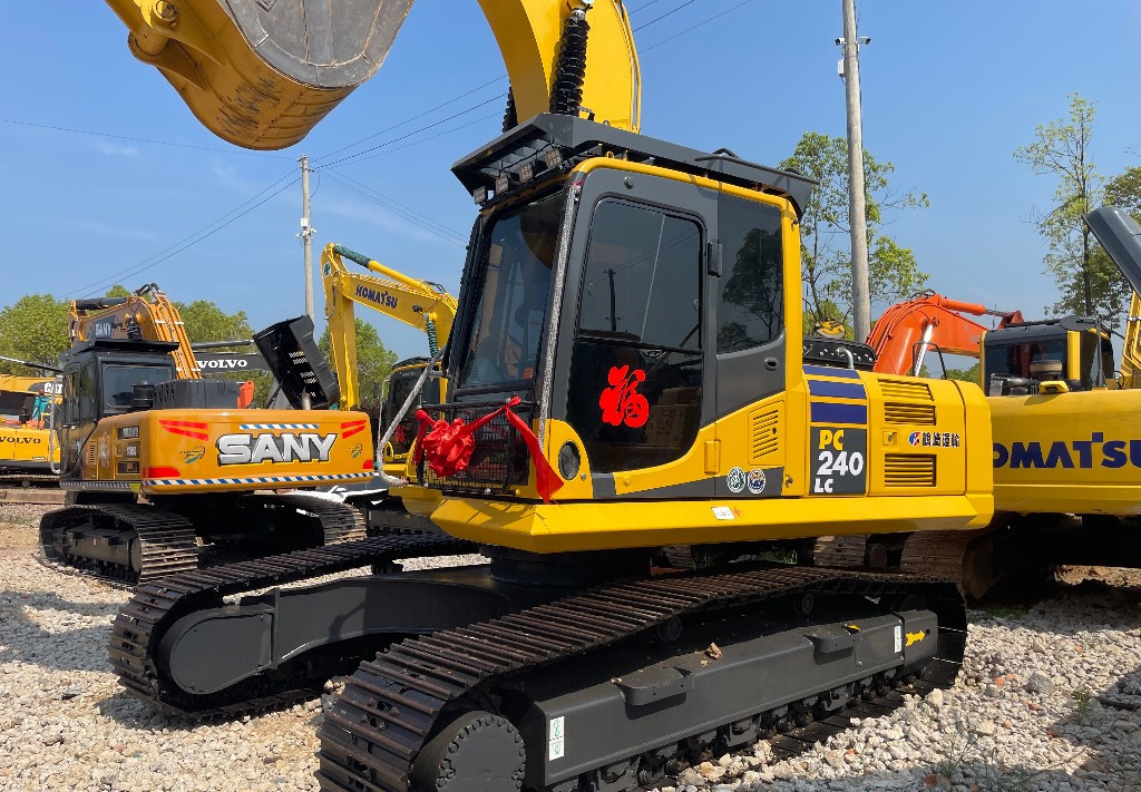 Komatsu PC 240 PC220 PC240-8 - Lintekskavaator: pilt 2 Komatsu PC 240 PC220 PC240-8 - Lintekskavaator: pilt 2