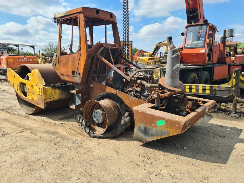 Bomag BW 213 D H-4 FOR PARTS - Tihendaja: pilt 2 Bomag BW 213 D H-4 FOR PARTS - Tihendaja: pilt 2