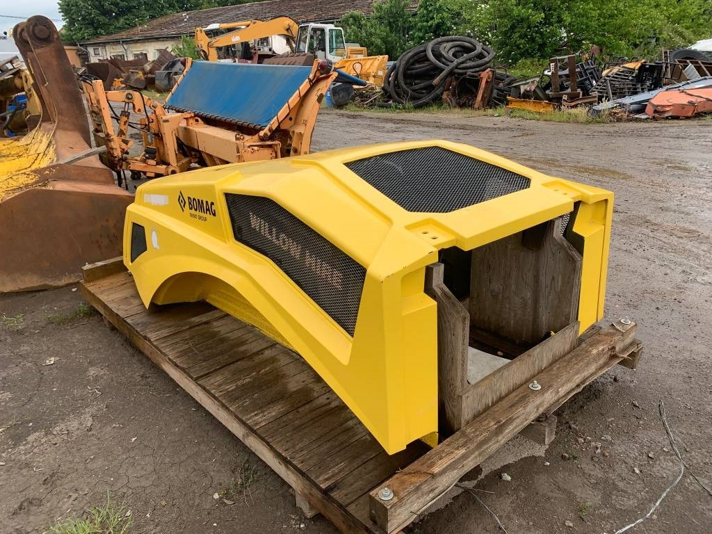 Bomag BW 216DH BONNET - Raam/ Konstruktsioon - Ehitusmasinad: pilt 1 Bomag BW 216DH BONNET - Raam/ Konstruktsioon - Ehitusmasinad: pilt 1