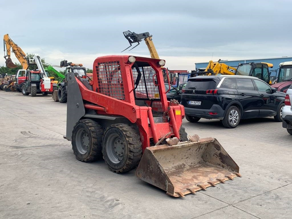 Gehl 4240 - Kompaktlaadur: pilt 1 Gehl 4240 - Kompaktlaadur: pilt 1