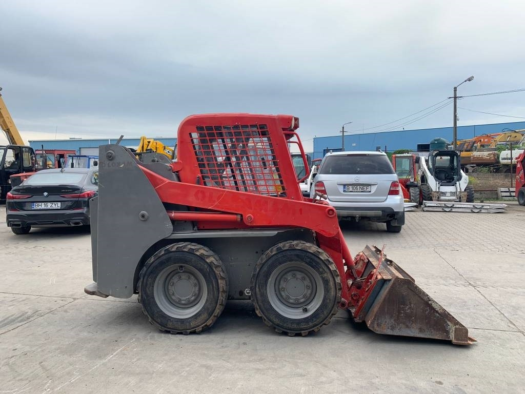 Gehl 4240 - Kompaktlaadur: pilt 2 Gehl 4240 - Kompaktlaadur: pilt 2