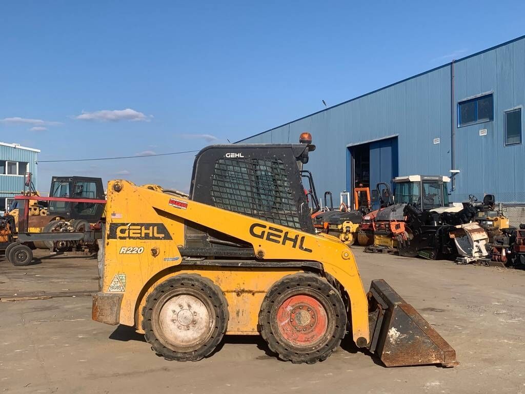 Gehl R 220 Gehl R 220 - Kompaktlaadur: pilt 5 Gehl R 220 Gehl R 220 - Kompaktlaadur: pilt 5