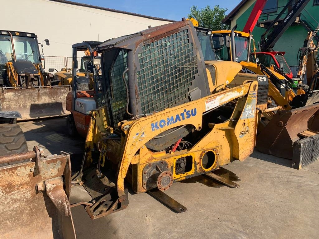 Komatsu SK 714 FOR PARTS - Kompaktlaadur: pilt 1 Komatsu SK 714 FOR PARTS - Kompaktlaadur: pilt 1
