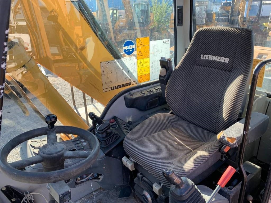 Ratastel ekskavaator Liebherr A 312: pilt 9