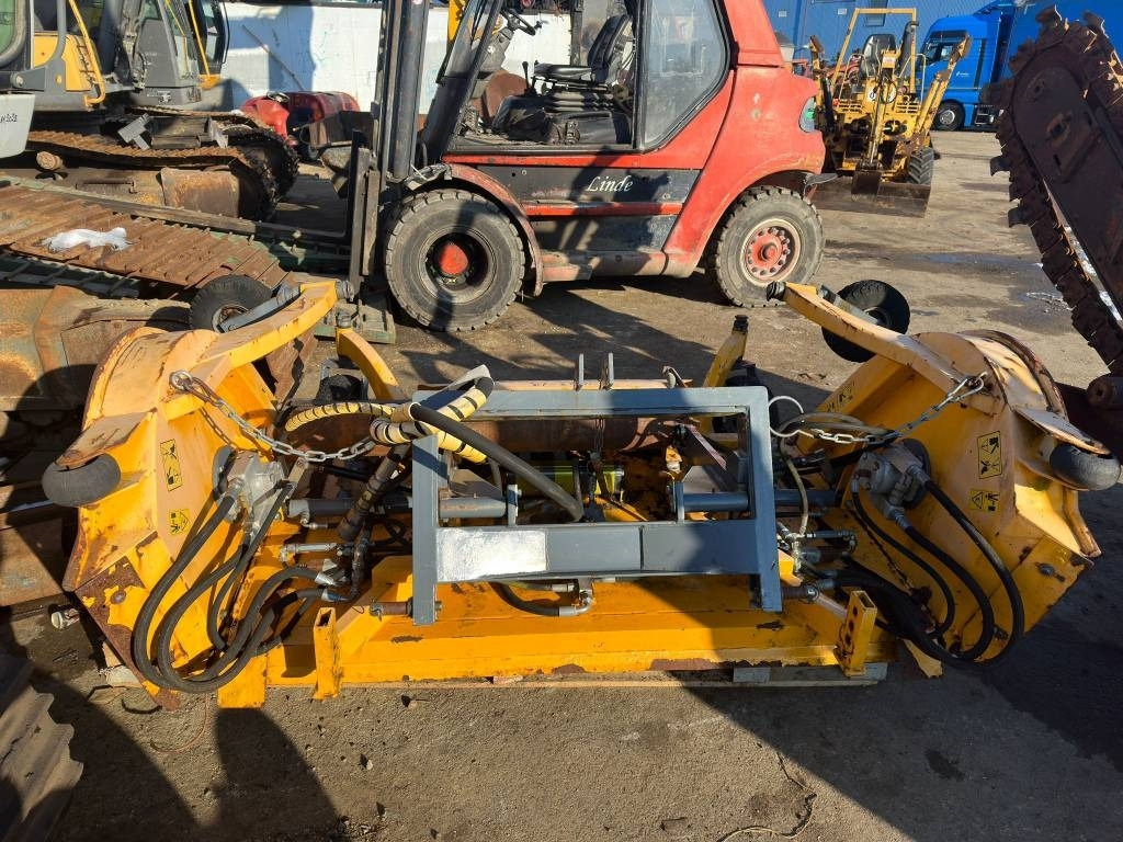Loipfinger Triplex 320 - Hooldusniiduk/ Multšer: pilt 2 Loipfinger Triplex 320 - Hooldusniiduk/ Multšer: pilt 2