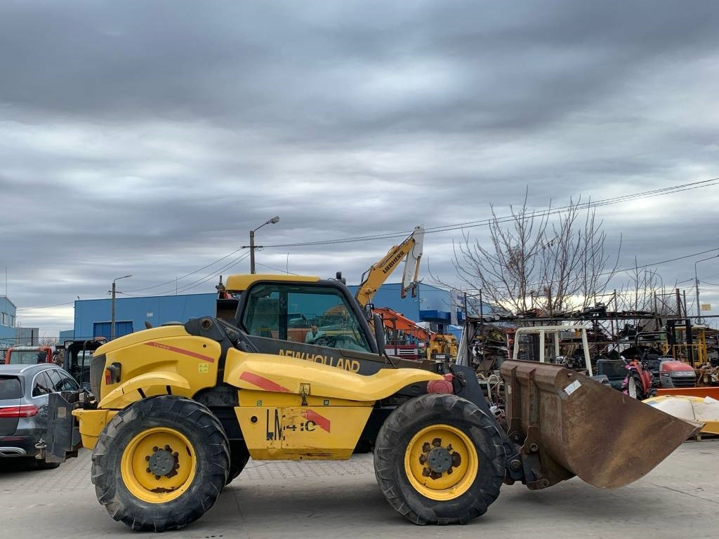 New Holland LM 410 - Teleskooplaadur: pilt 3 New Holland LM 410 - Teleskooplaadur: pilt 3