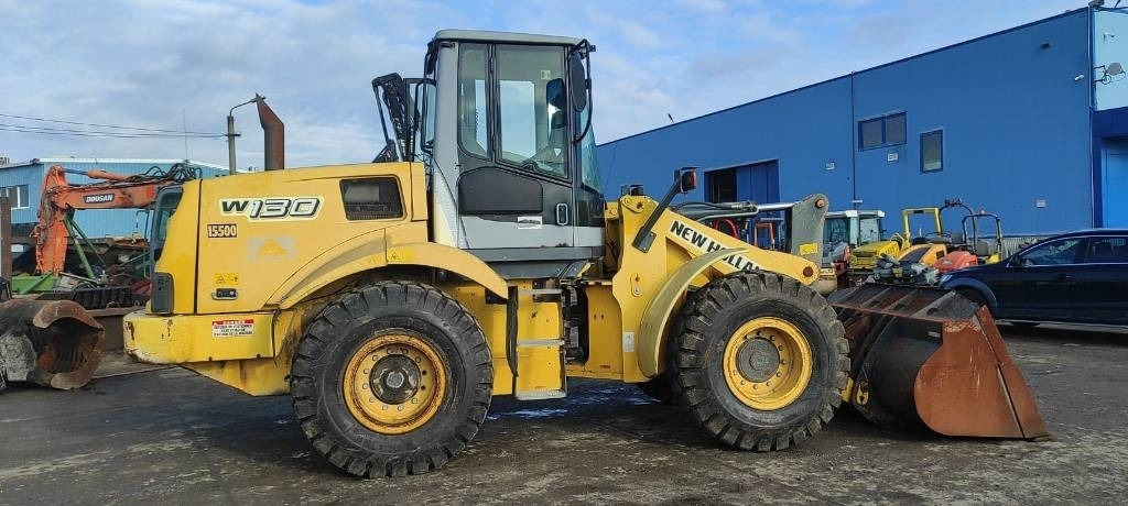 New Holland W 130 - Rataslaadur: pilt 2 New Holland W 130 - Rataslaadur: pilt 2