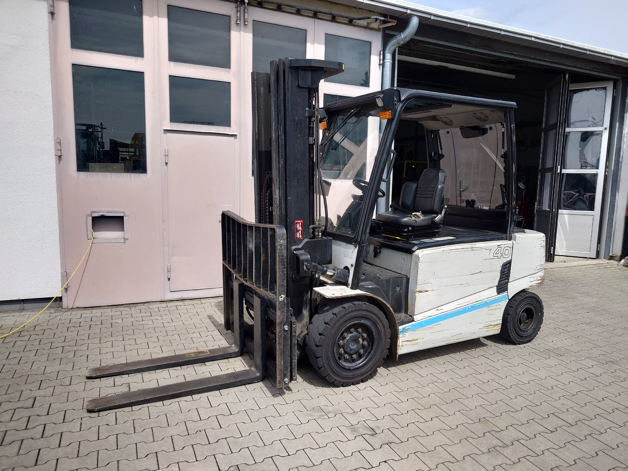 Hyundai 40B-9 - Elektritõstuk: pilt 1 Hyundai 40B-9 - Elektritõstuk: pilt 1