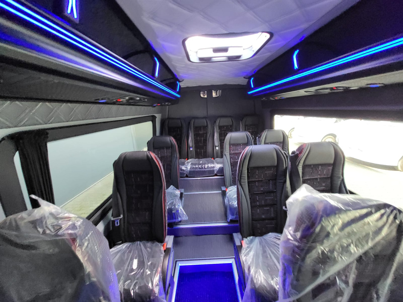 Maakonnaliini buss Mercedes-Benz Sprinter 519 CDI 24 places + 4 standing: pilt 17