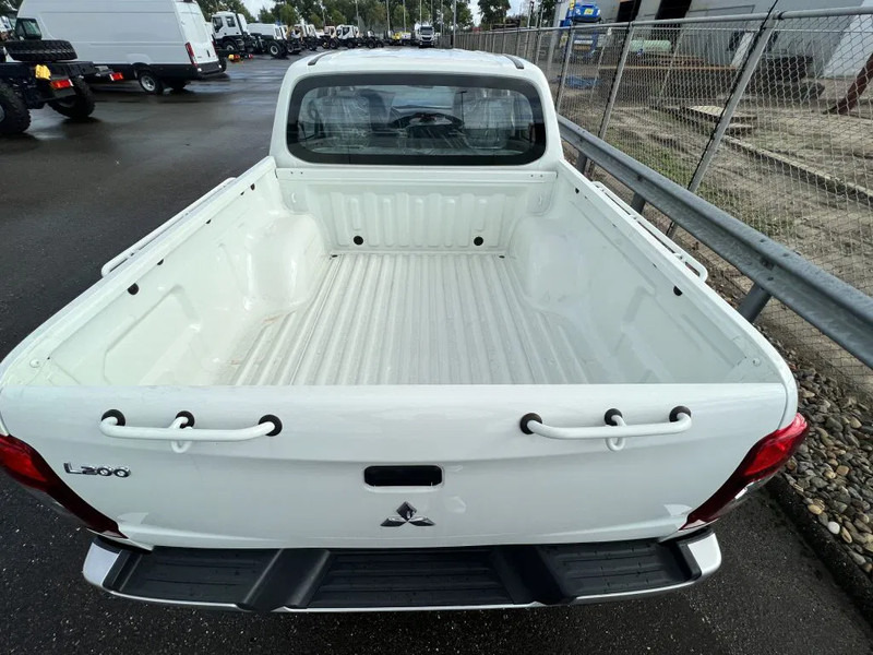Mitsubishi L200 4x4 - 8 UNITS in WHITE 2.5 D GL Double Cab - EURO 2 - NEW!! Ready for work!!!** - Pikap, Meeskonnaauto: pilt 4 Mitsubishi L200 4x4 - 8 UNITS in WHITE 2.5 D GL Double Cab - EURO 2 - NEW!! Ready for work!!!** - Pikap, Meeskonnaauto: pilt 4