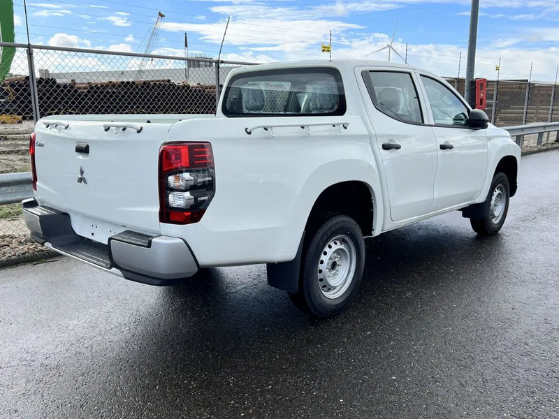 Mitsubishi L200 4x4 - 8 UNITS in WHITE 2.5 D GL Double Cab - EURO 2 - NEW!! Ready for work!!!** - Pikap, Meeskonnaauto: pilt 5 Mitsubishi L200 4x4 - 8 UNITS in WHITE 2.5 D GL Double Cab - EURO 2 - NEW!! Ready for work!!!** - Pikap, Meeskonnaauto: pilt 5