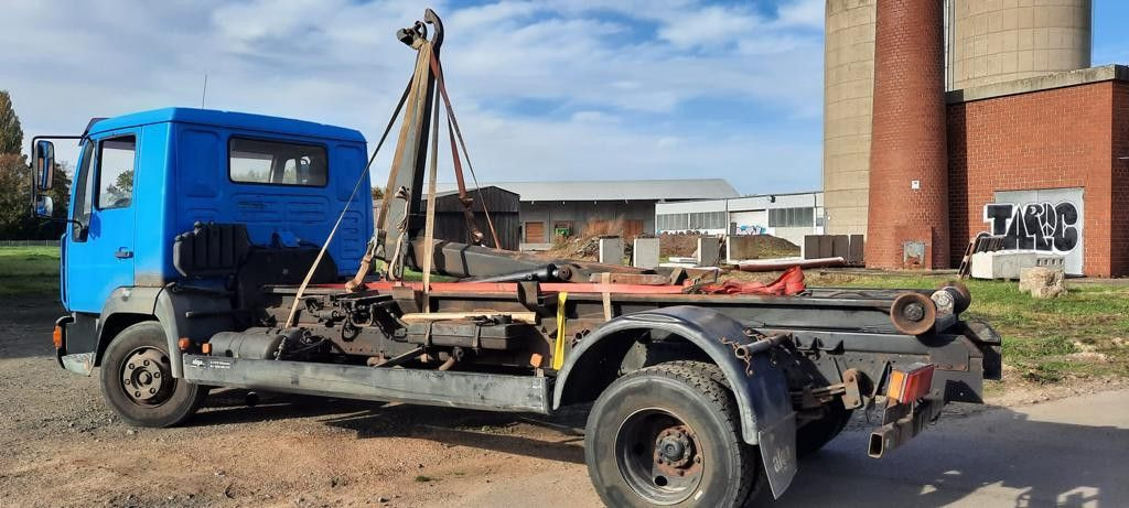 MAN L2000 Abrollkipper - Konkstõstukiga veoauto: pilt 2 MAN L2000 Abrollkipper - Konkstõstukiga veoauto: pilt 2