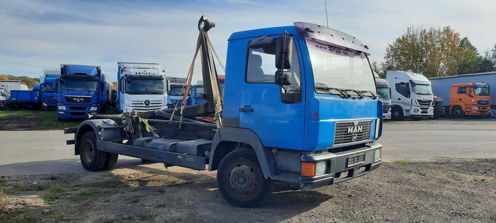 MAN L2000 Abrollkipper - Konkstõstukiga veoauto: pilt 4 MAN L2000 Abrollkipper - Konkstõstukiga veoauto: pilt 4