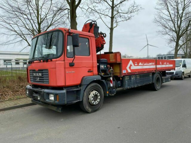 MAN ME18.284 mit Kran Not Aus Hiab 122B - Madelveok/ Platvormveok, Kraanaga veoauto: pilt 1 MAN ME18.284 mit Kran Not Aus Hiab 122B - Madelveok/ Platvormveok, Kraanaga veoauto: pilt 1