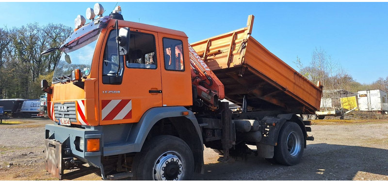 MAN TGM 18.240PS 4x4 3.S-Kipper mit Kran - Kallurauto, Kraanaga veoauto: pilt 1 MAN TGM 18.240PS 4x4 3.S-Kipper mit Kran - Kallurauto, Kraanaga veoauto: pilt 1