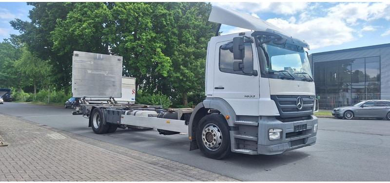 Mercedes-Benz 1833 2 Achser für BDF mit LBW - Kabiinišassiiga veoauto: pilt 2 Mercedes-Benz 1833 2 Achser für BDF mit LBW - Kabiinišassiiga veoauto: pilt 2