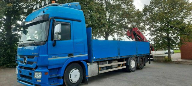 Mercedes-Benz 2544 Pritsche mit Kran Hiab XS am Heck - Madelveok/ Platvormveok, Kraanaga veoauto: pilt 1 Mercedes-Benz 2544 Pritsche mit Kran Hiab XS am Heck - Madelveok/ Platvormveok, Kraanaga veoauto: pilt 1