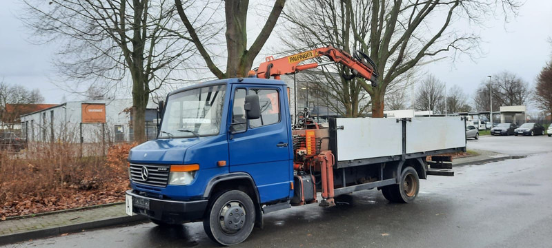 Mercedes-Benz 814 Pritsche mit Kran+Greifer - Madelveok/ Platvormveok, Kraanaga veoauto: pilt 1 Mercedes-Benz 814 Pritsche mit Kran+Greifer - Madelveok/ Platvormveok, Kraanaga veoauto: pilt 1