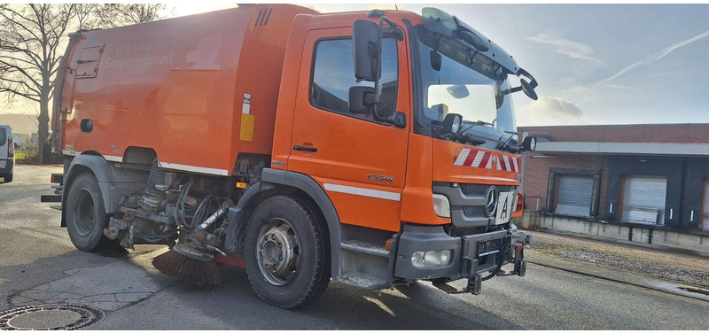 Mercedes-Benz Atego 1524 2 6-Zyl. 4x2 - Tänavapühkimismasin: pilt 3 Mercedes-Benz Atego 1524 2 6-Zyl. 4x2 - Tänavapühkimismasin: pilt 3
