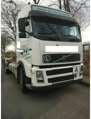 Volvo FH12-420 G.Haus 2xBett Klima Schaltgetriebe Reta - Konkstõstukiga veoauto: pilt 2 Volvo FH12-420 G.Haus 2xBett Klima Schaltgetriebe Reta - Konkstõstukiga veoauto: pilt 2