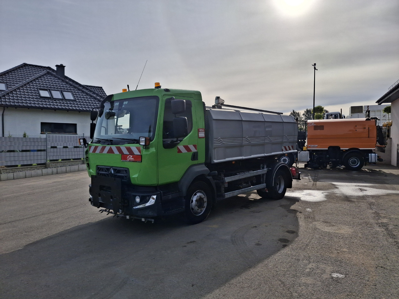 RENAULT D16 Polewaczka Karcher Straßenwaschanlage Euro 6 - Kommunaal-/ Erisõiduk: pilt 3 RENAULT D16 Polewaczka Karcher Straßenwaschanlage Euro 6 - Kommunaal-/ Erisõiduk: pilt 3