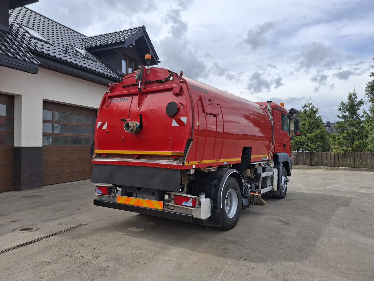 MAN TGS 18.320 Zamiatarka Kehrmaschine BUCHER 2 Motoren Karcher Szczotki L/R - Tänavapühkimismasin: pilt 5 MAN TGS 18.320 Zamiatarka Kehrmaschine BUCHER 2 Motoren Karcher Szczotki L/R - Tänavapühkimismasin: pilt 5