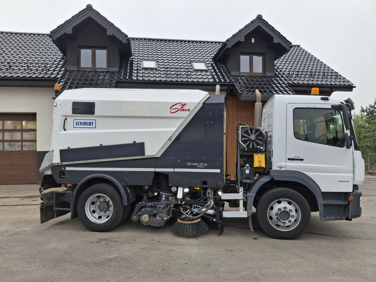 MERCEDES-BENZ Atego 1523 Zamiatarka Kehrmaschine Schmidt Street King 660 Euro 6 PM10 2 Motoren Szczotki L/R 2016r - Tänavapühkimismasin: pilt 5 MERCEDES-BENZ Atego 1523 Zamiatarka Kehrmaschine Schmidt Street King 660 Euro 6 PM10 2 Motoren Szczotki L/R 2016r - Tänavapühkimismasin: pilt 5