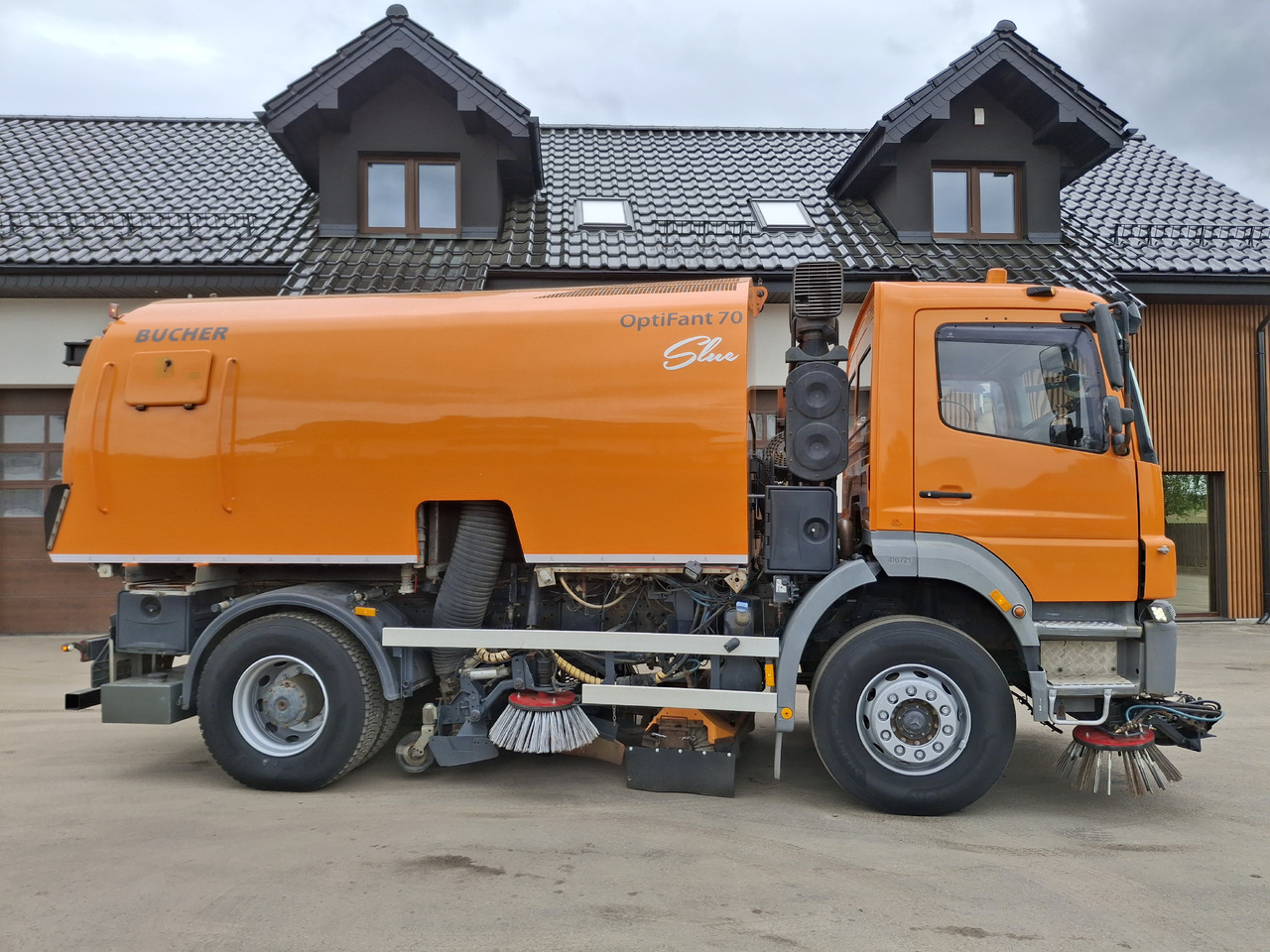 MERCEDES-BENZ Axor 1823 Zamiatarka Kehrmaschine BUCHER 2 Motoren Szczotki L/R Sweeper - Tänavapühkimismasin: pilt 5 MERCEDES-BENZ Axor 1823 Zamiatarka Kehrmaschine BUCHER 2 Motoren Szczotki L/R Sweeper - Tänavapühkimismasin: pilt 5