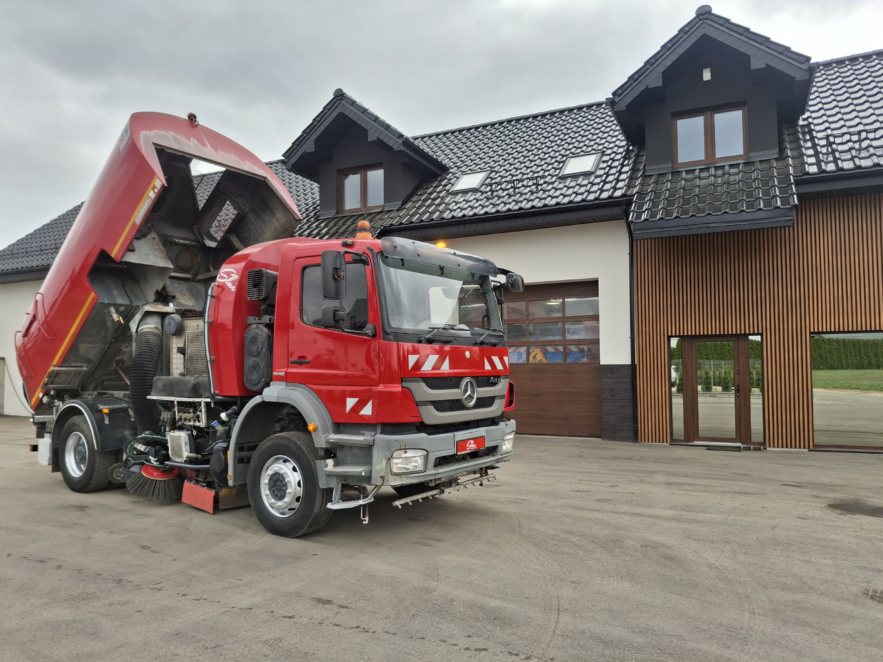 MERCEDES-BENZ Axor 1829 Zamiatarka Kehrmaschine BUCHER 2 Motoren Karcher PM10 Odchwaszczarka Sweeper - Tänavapühkimismasin: pilt 5 MERCEDES-BENZ Axor 1829 Zamiatarka Kehrmaschine BUCHER 2 Motoren Karcher PM10 Odchwaszczarka Sweeper - Tänavapühkimismasin: pilt 5