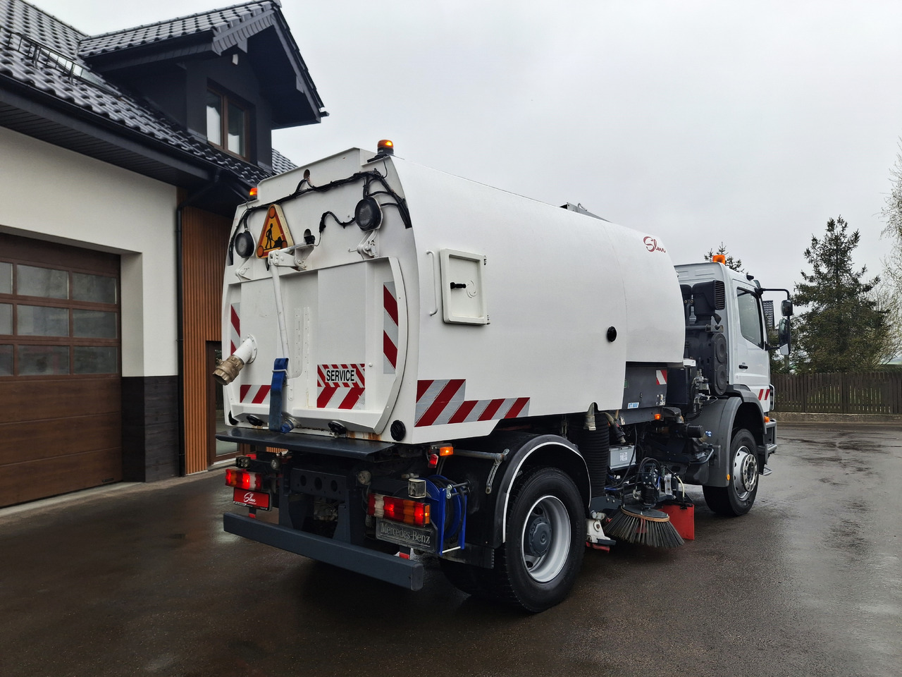 MERCEDES-BENZ Axor 1829 Zamiatarka Kehrmaschine Johnston 2 Motoren Karcher L/R - Tänavapühkimismasin: pilt 4 MERCEDES-BENZ Axor 1829 Zamiatarka Kehrmaschine Johnston 2 Motoren Karcher L/R - Tänavapühkimismasin: pilt 4