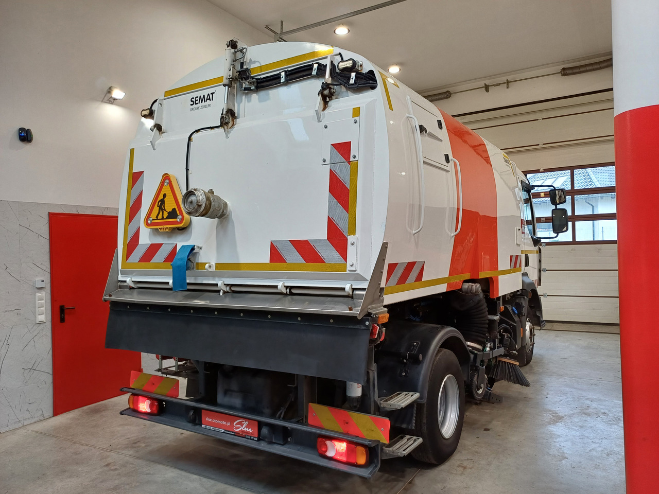 RENAULT D12 Zamiatarka Kehrmaschine 2 Motoren SEMAT Zoeller Szczotki L/R Euro 6 PM10 2017r - Tänavapühkimismasin: pilt 4 RENAULT D12 Zamiatarka Kehrmaschine 2 Motoren SEMAT Zoeller Szczotki L/R Euro 6 PM10 2017r - Tänavapühkimismasin: pilt 4
