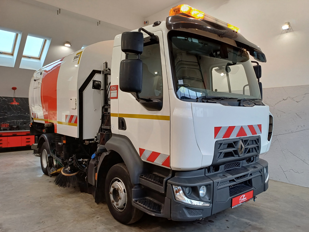 RENAULT D12 Zamiatarka Kehrmaschine 2 Motoren SEMAT Zoeller Szczotki L/R Euro 6 PM10 2017r - Tänavapühkimismasin: pilt 1 RENAULT D12 Zamiatarka Kehrmaschine 2 Motoren SEMAT Zoeller Szczotki L/R Euro 6 PM10 2017r - Tänavapühkimismasin: pilt 1