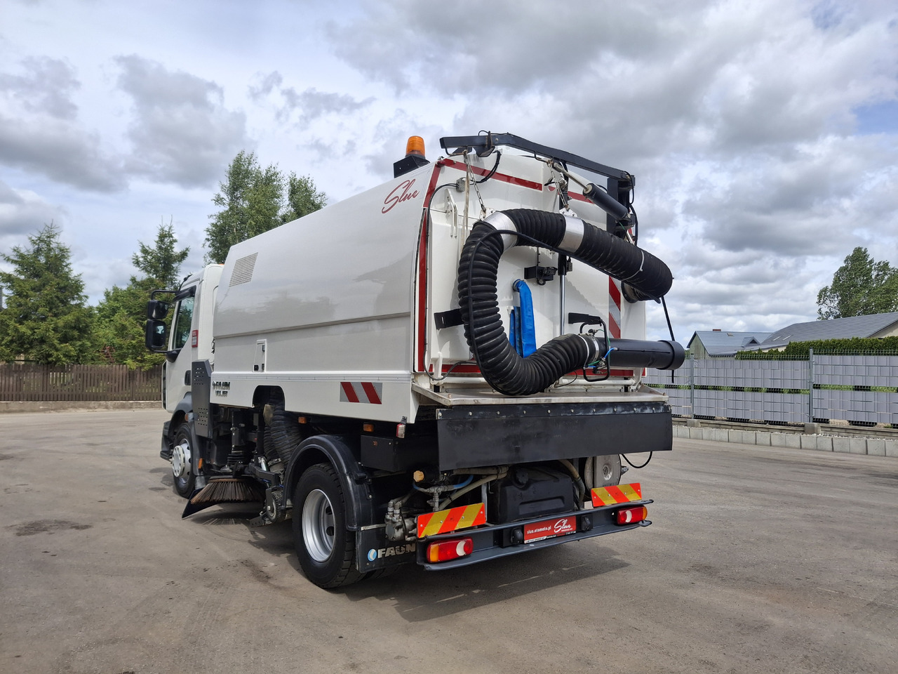 RENAULT D16 Zamiatarka Kehrmaschine FAUN Euro 6 PM10 Szczotki L/R Karcher Rura Do Liści 2 Motoren - Tänavapühkimismasin: pilt 3 RENAULT D16 Zamiatarka Kehrmaschine FAUN Euro 6 PM10 Szczotki L/R Karcher Rura Do Liści 2 Motoren - Tänavapühkimismasin: pilt 3
