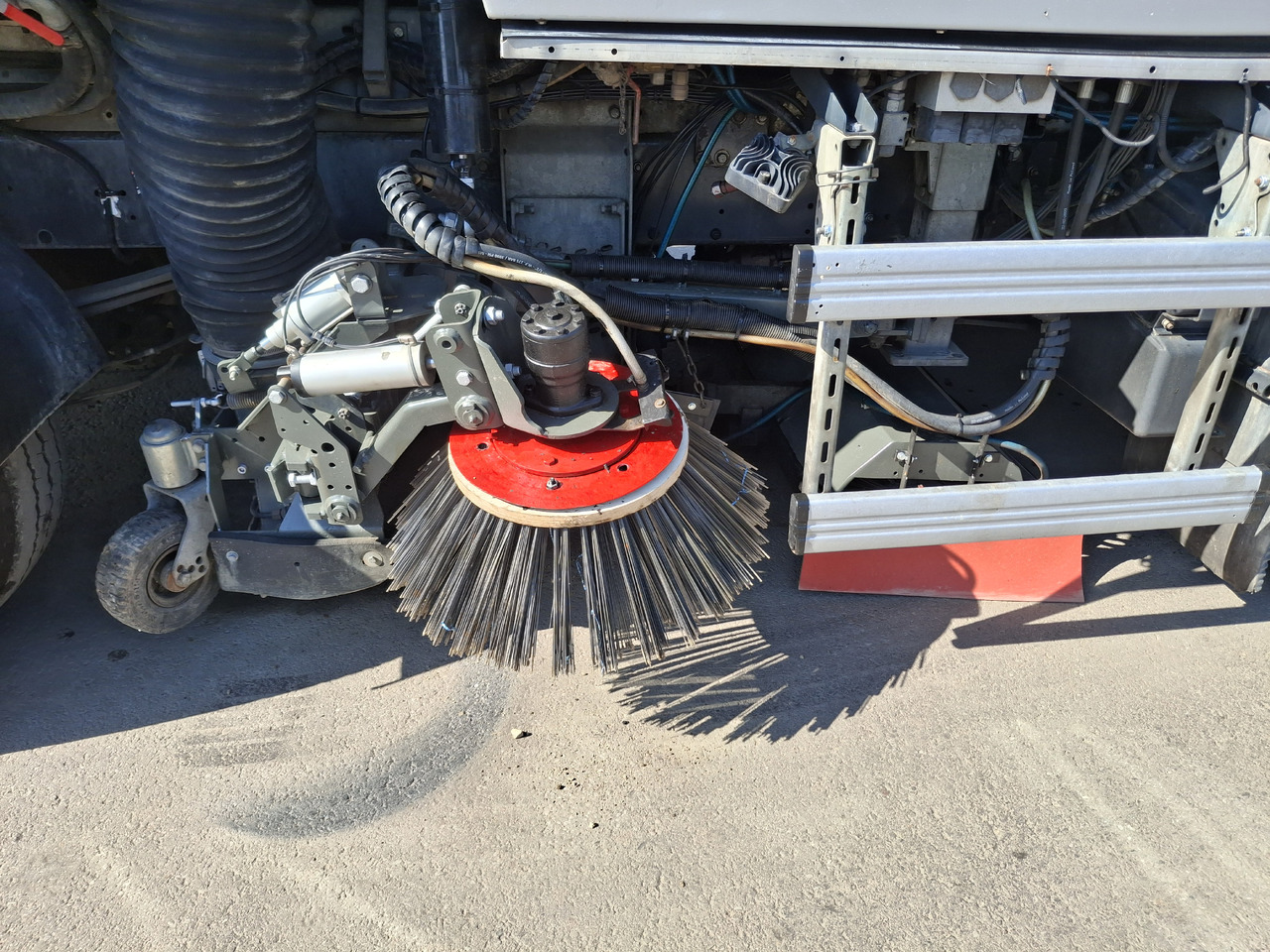 RENAULT Middlum 270 DXI Zamiatarka Kehrmaschine BUCHER Karcher L/R 2 Silniki 2 Motoren - Tänavapühkimismasin: pilt 5 RENAULT Middlum 270 DXI Zamiatarka Kehrmaschine BUCHER Karcher L/R 2 Silniki 2 Motoren - Tänavapühkimismasin: pilt 5