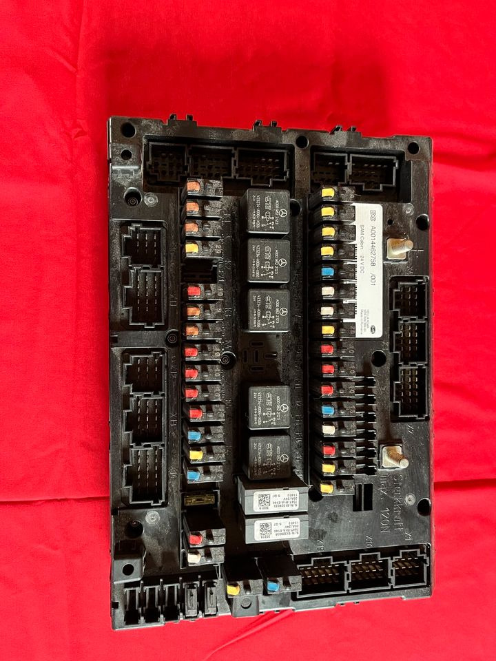 Mercedes Actros A 0014462758 Steuergerät SAM Cabin Control Unit - Kaitse - Veoauto: pilt 1 Mercedes Actros A 0014462758 Steuergerät SAM Cabin Control Unit - Kaitse - Veoauto: pilt 1