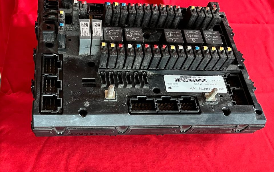 Mercedes Actros A 0014462758 Steuergerät SAM Cabin Control Unit - Kaitse - Veoauto: pilt 5 Mercedes Actros A 0014462758 Steuergerät SAM Cabin Control Unit - Kaitse - Veoauto: pilt 5