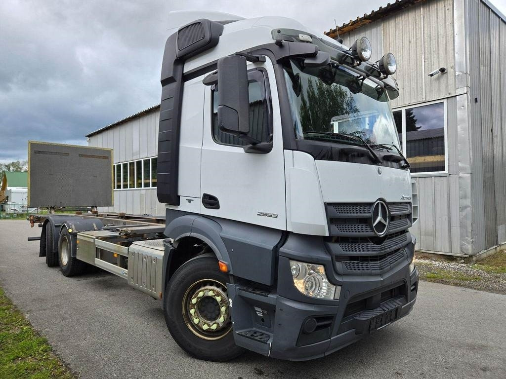 Mercedes-Benz ACTROS 2553 6X2 LAGAB - Konteinerveduk/ Tõstukiga veoauto: pilt 4 Mercedes-Benz ACTROS 2553 6X2 LAGAB - Konteinerveduk/ Tõstukiga veoauto: pilt 4