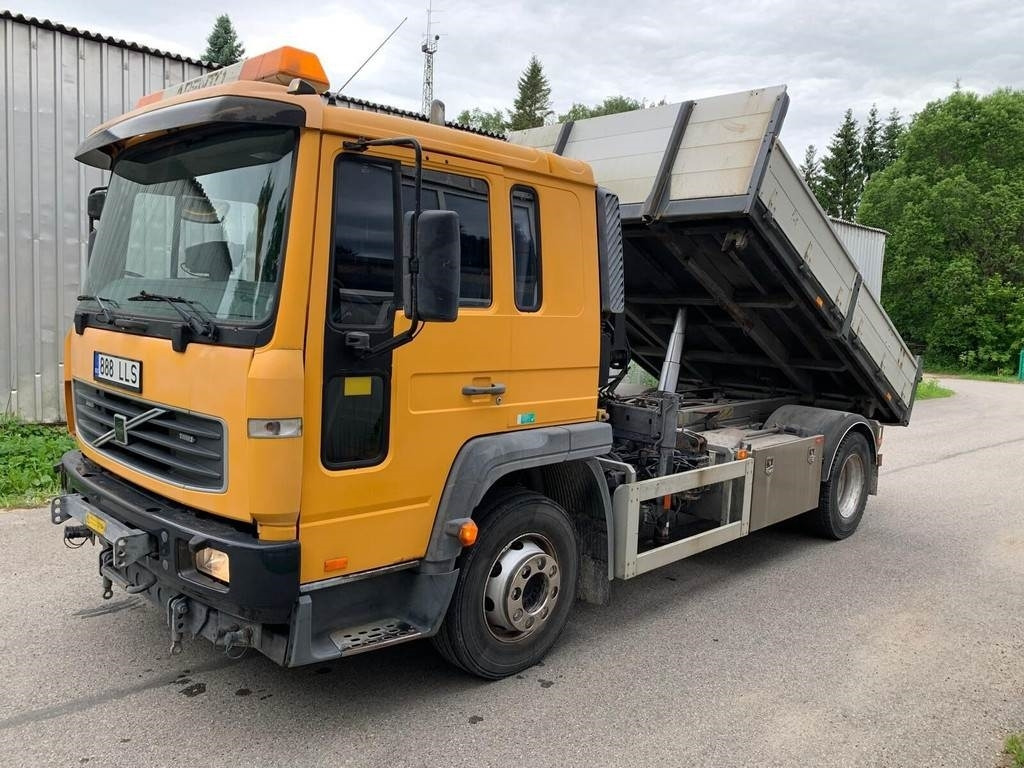 Volvo FL615 + HIAB 027-2 - Kallurauto: pilt 1 Volvo FL615 + HIAB 027-2 - Kallurauto: pilt 1