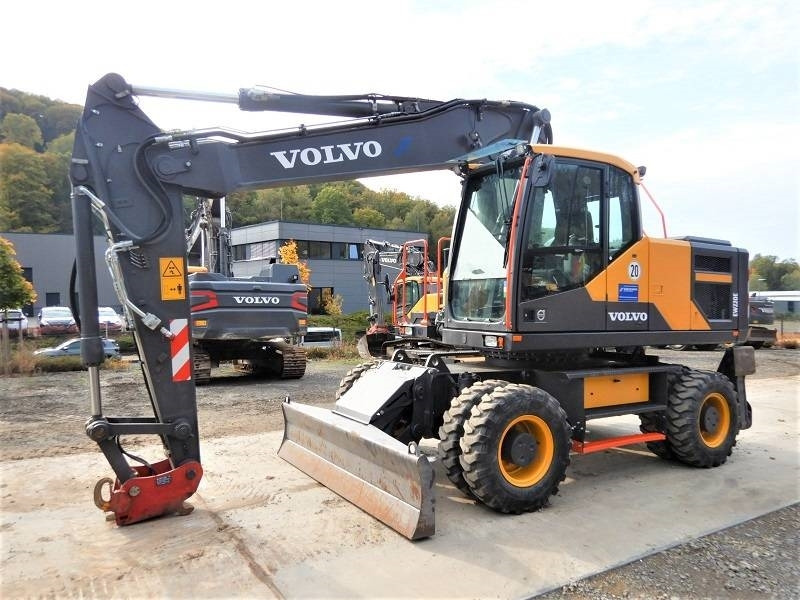 Volvo EW 220 E - Ratastel ekskavaator: pilt 1 Volvo EW 220 E - Ratastel ekskavaator: pilt 1