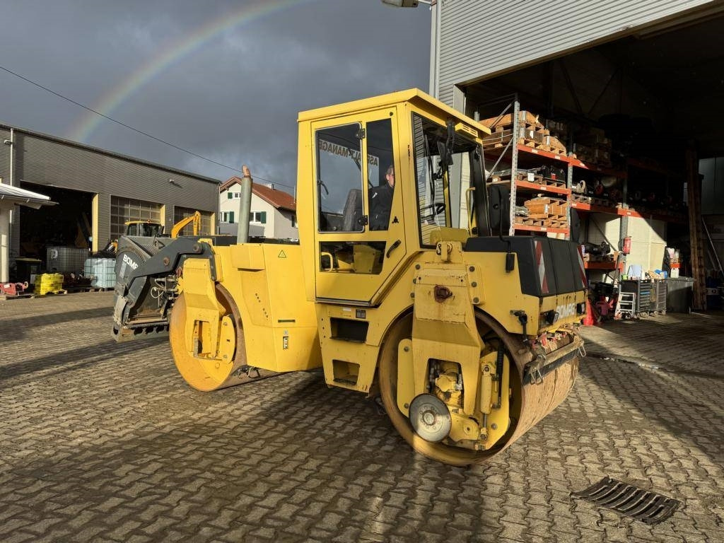 Bomag BW 144 AD-2 mit Splittstreuer BS180 - Teerull: pilt 3 Bomag BW 144 AD-2 mit Splittstreuer BS180 - Teerull: pilt 3