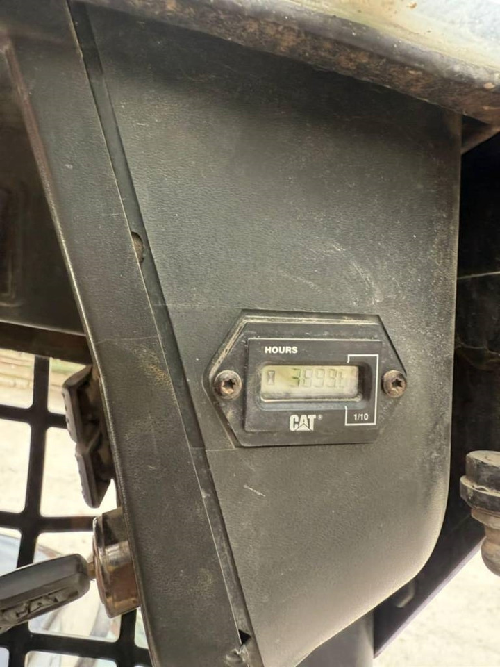 CAT 216  - Kompaktlaadur: pilt 4 CAT 216  - Kompaktlaadur: pilt 4