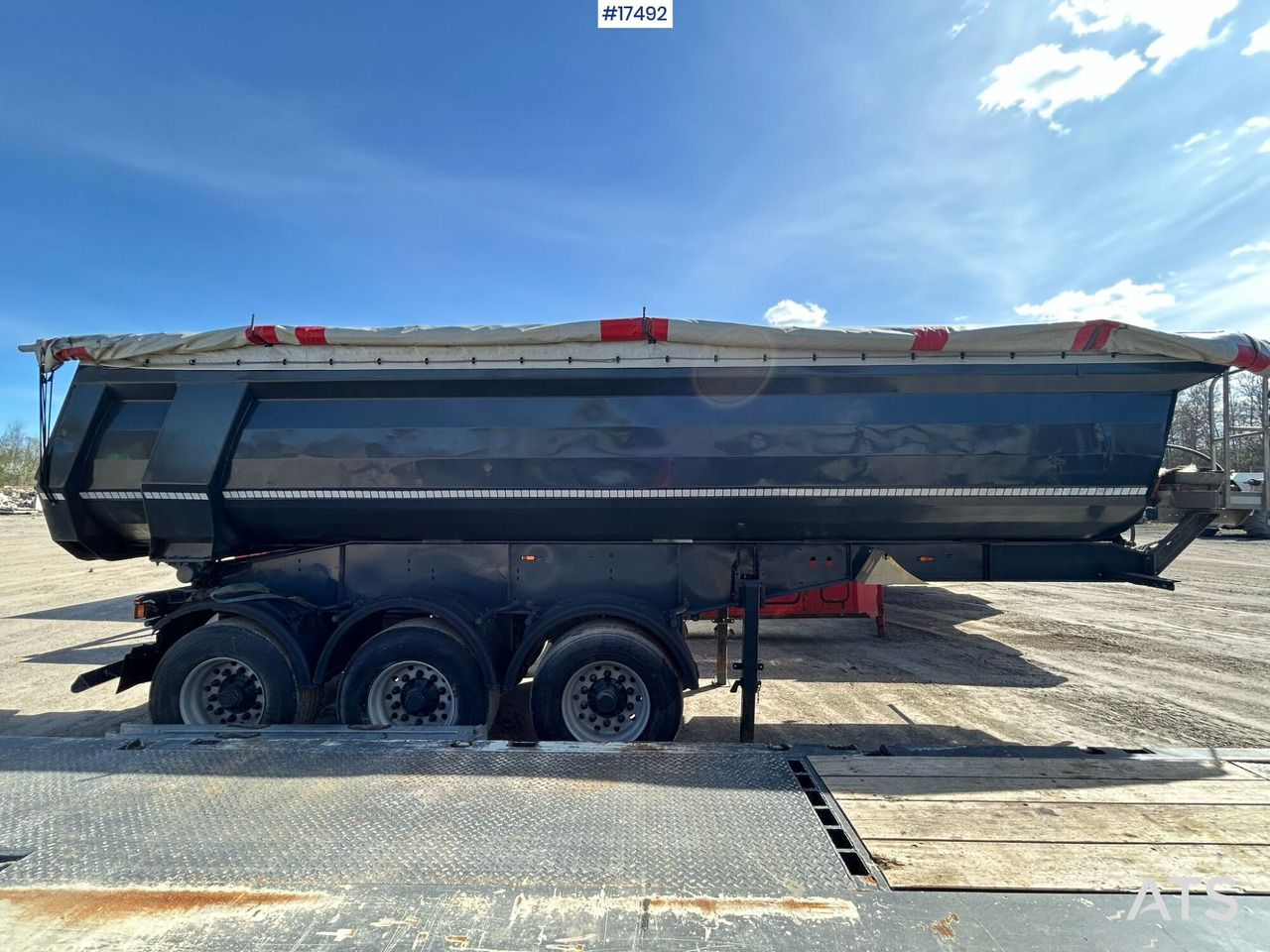 Semi-trailer truck, tipper SCHWARZMULLER K-serie (2013) - Kallur-poolhaagis: pilt 1 Semi-trailer truck, tipper SCHWARZMULLER K-serie (2013) - Kallur-poolhaagis: pilt 1