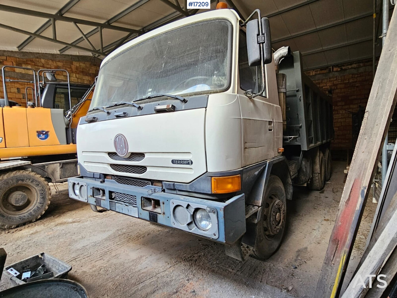 Three-axle tipper TATRA T815-2 6x6 (2007) - Kallurauto: pilt 1 Three-axle tipper TATRA T815-2 6x6 (2007) - Kallurauto: pilt 1