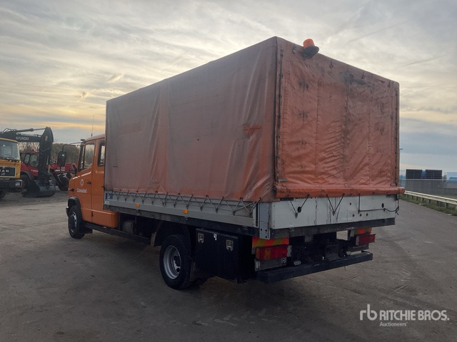 2010 Mercedes-Benz 818DE 4x2 Crew Cab Service Truck - Tent tarbesõiduk, Meeskonnaauto: pilt 3 2010 Mercedes-Benz 818DE 4x2 Crew Cab Service Truck - Tent tarbesõiduk, Meeskonnaauto: pilt 3