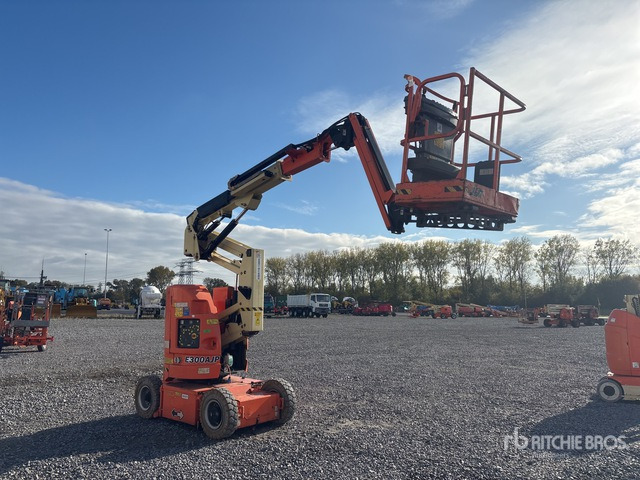 2013 JLG E300 AJP 2WD Electric Articulating Boom Lift - Liigendpoom: pilt 3 2013 JLG E300 AJP 2WD Electric Articulating Boom Lift - Liigendpoom: pilt 3