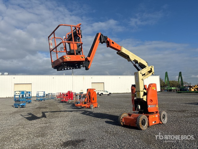 2013 JLG E300 AJP 2WD Electric Articulating Boom Lift - Liigendpoom: pilt 4 2013 JLG E300 AJP 2WD Electric Articulating Boom Lift - Liigendpoom: pilt 4