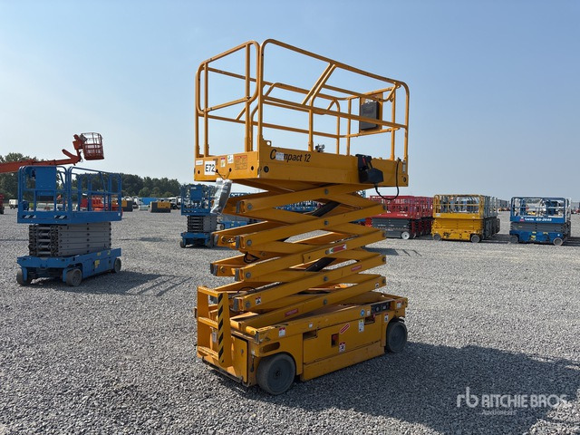 2014 Haulotte Compact 12 Electric Scissor Lift - Käärlift: pilt 3 2014 Haulotte Compact 12 Electric Scissor Lift - Käärlift: pilt 3